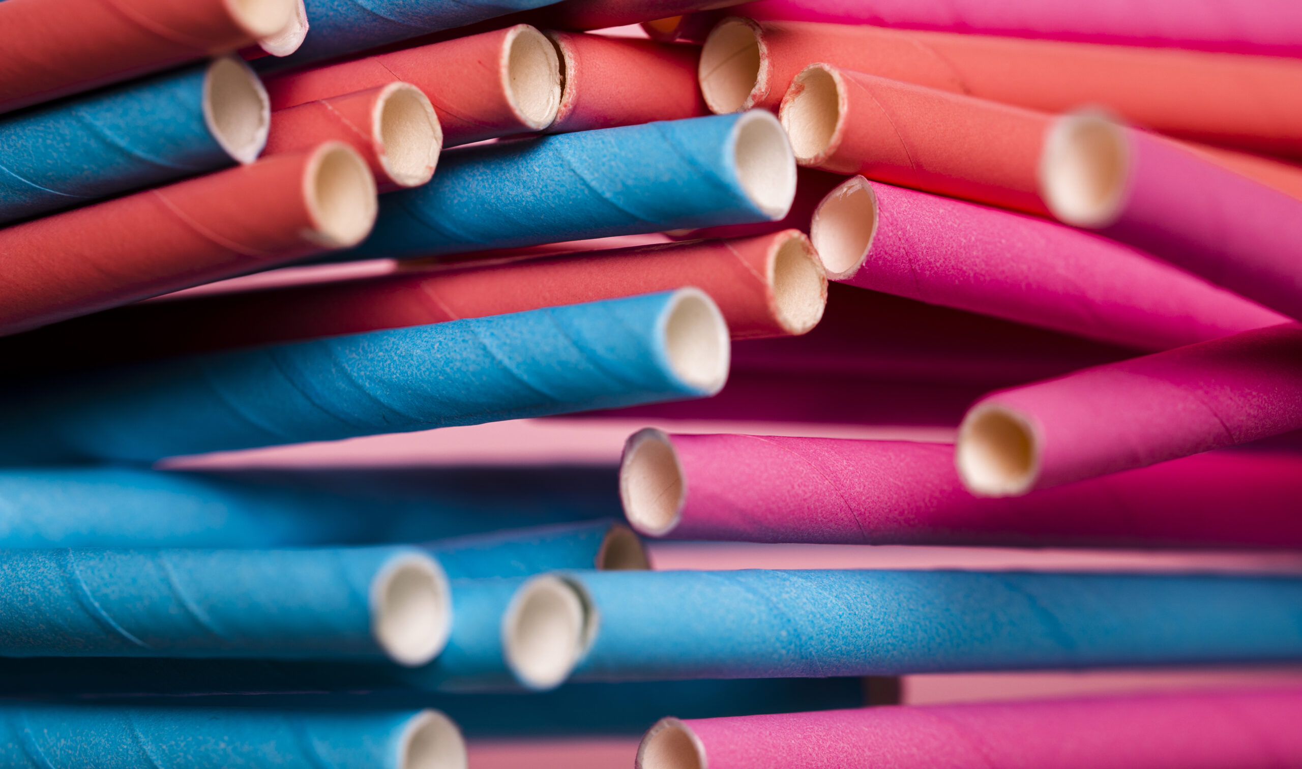top-view-biodegradable-straws-table minimalna ilość produkcyjna